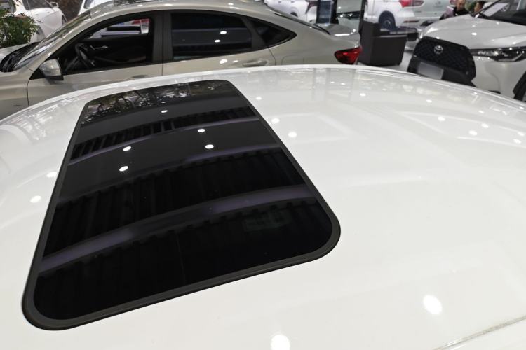 Used Roewe i5 2020 1.5L Automatic 4G Connect Luxury Flagship Edition Roof