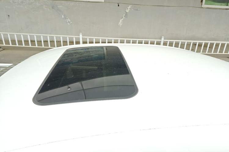 Used Roewe i5 2020 1.5L Automatic 4G Connect Luxury Flagship Edition Roof