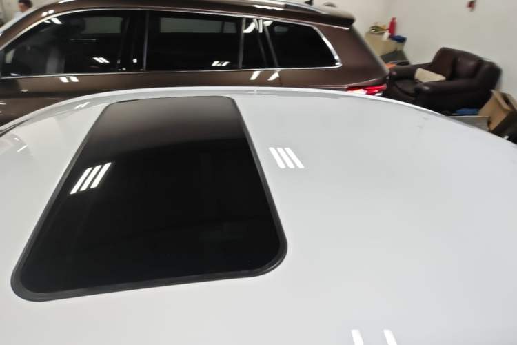 Used Roewe i5 2020 1.5L Automatic 4G Connect Luxury Flagship Edition Roof