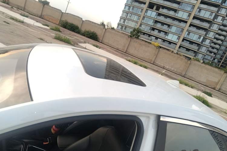Used Roewe i5 2020 1.5L Automatic 4G Connect Luxury Flagship Edition Roof