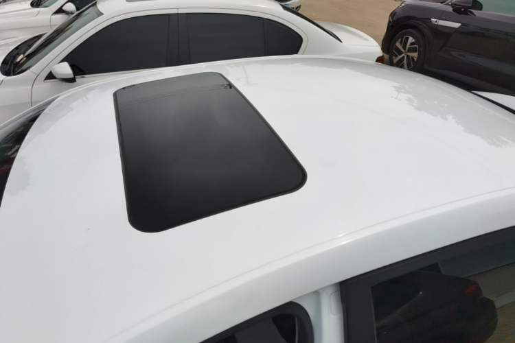 Used Roewe i5 2020 1.5L Automatic 4G Connect Luxury Flagship Edition Roof