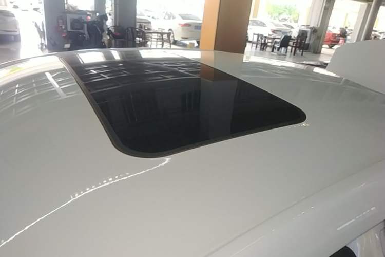 Used Roewe i5 2020 1.5L Automatic 4G Connect Luxury Flagship Edition Roof