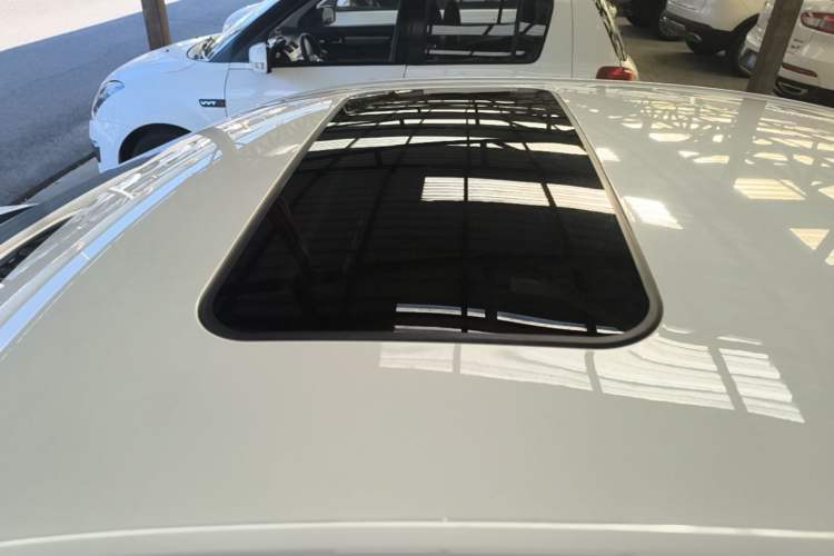 Used Roewe i5 2020 1.5L Automatic 4G Connected Linghao Edition Roof
