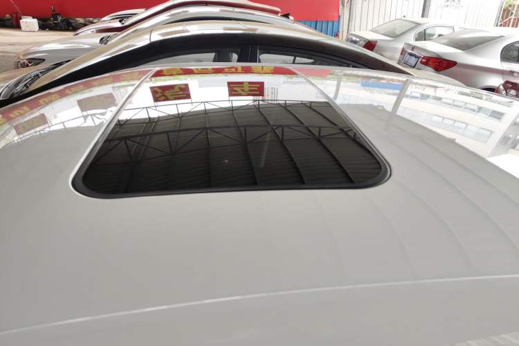 Used Roewe i5 2020 1.5L Automatic 4G Connect Luxury Flagship Edition Roof