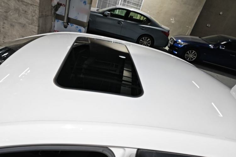 Used Roewe i5 2020 1.5L Automatic 4G Connect Luxury Flagship Edition Roof