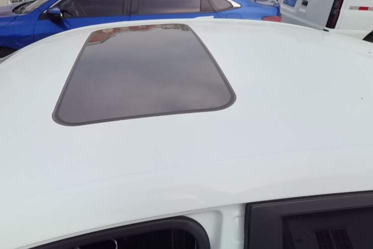 Used Roewe i5 2020 1.5L Automatic 4G Connect Luxury Flagship Edition Roof