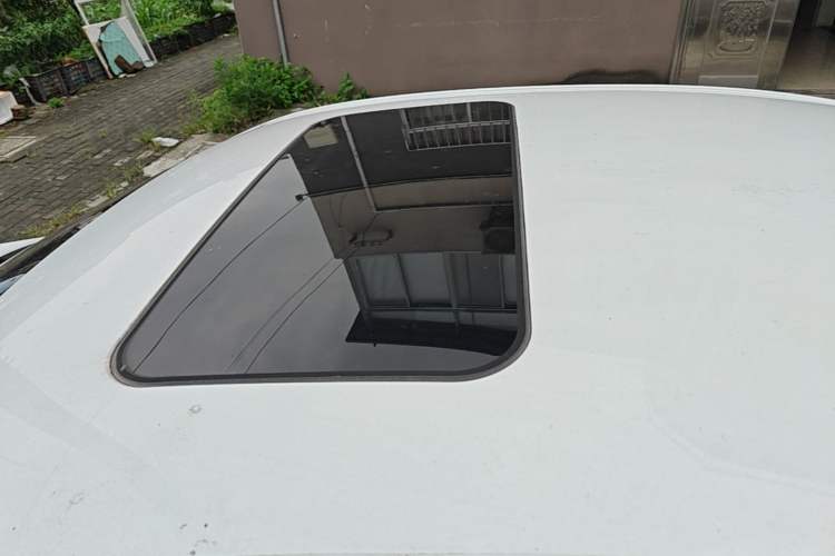 Used Roewe i5 2020 1.5L Automatic 4G Connect Luxury Flagship Edition Roof