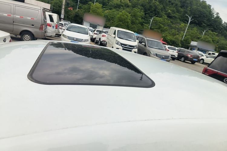 Used Roewe i5 2020 1.5L Automatic 4G Connect Luxury Flagship Edition Roof