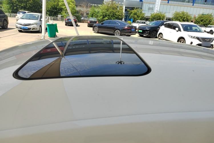 Used Roewe i5 2020 1.5L Automatic 4G Connect Luxury Flagship Edition Roof