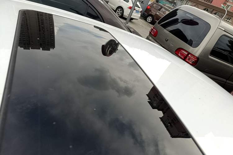 Used Roewe i5 2020 1.5L Automatic 4G Connect Luxury Flagship Edition Roof