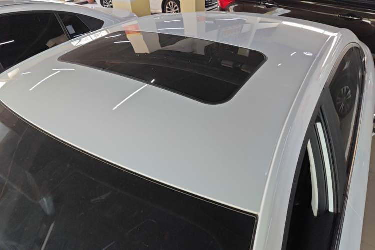 Used Roewe i5 2020 1.5L Automatic 4G Connect Luxury Flagship Edition Roof