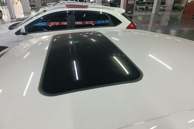 Used Roewe i5 2020 1.5L Automatic 4G Connected Linghao Edition Roof