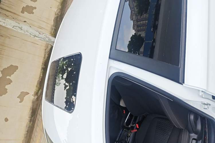 Used Roewe i5 2020 1.5L Automatic 4G Connected Linghao Edition Roof