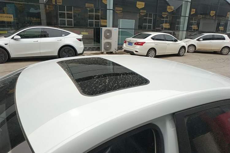 Used Roewe i5 2020 1.5L Automatic 4G Connect Luxury Flagship Edition Roof