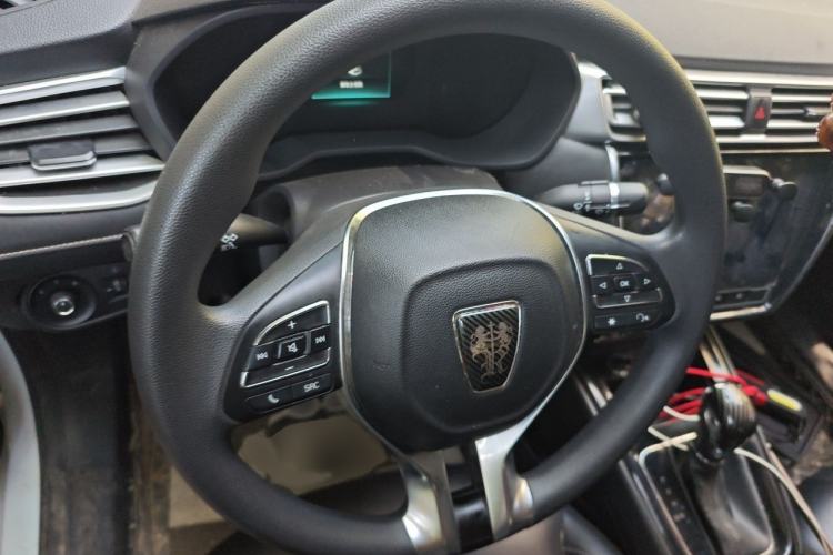 Used Roewe i5 2020 1.5L Automatic 4G Connect Luxury Flagship Edition Steering Wheel