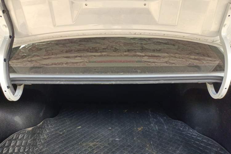 Used Roewe i5 2020 1.5L Automatic 4G Connect Luxury Flagship Edition Trunk