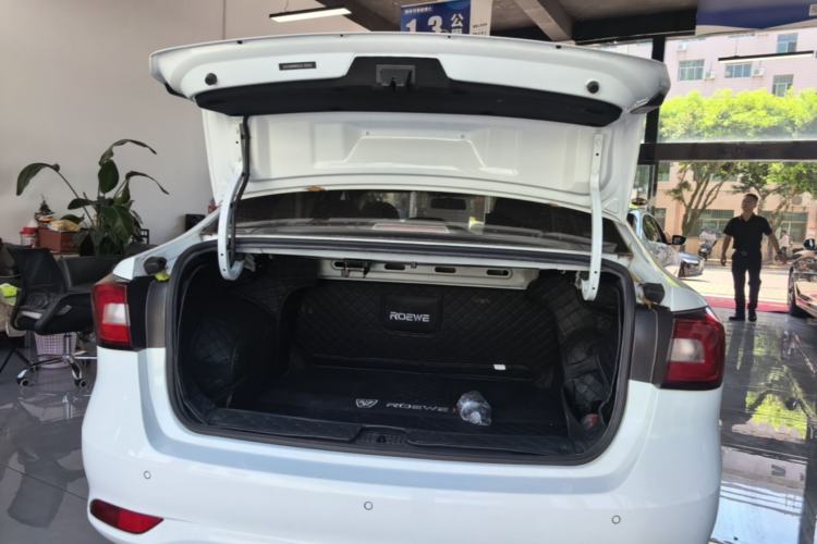 Used Roewe i5 2020 1.5L Manual 4G Connect Leehao Flagship Edition Trunk