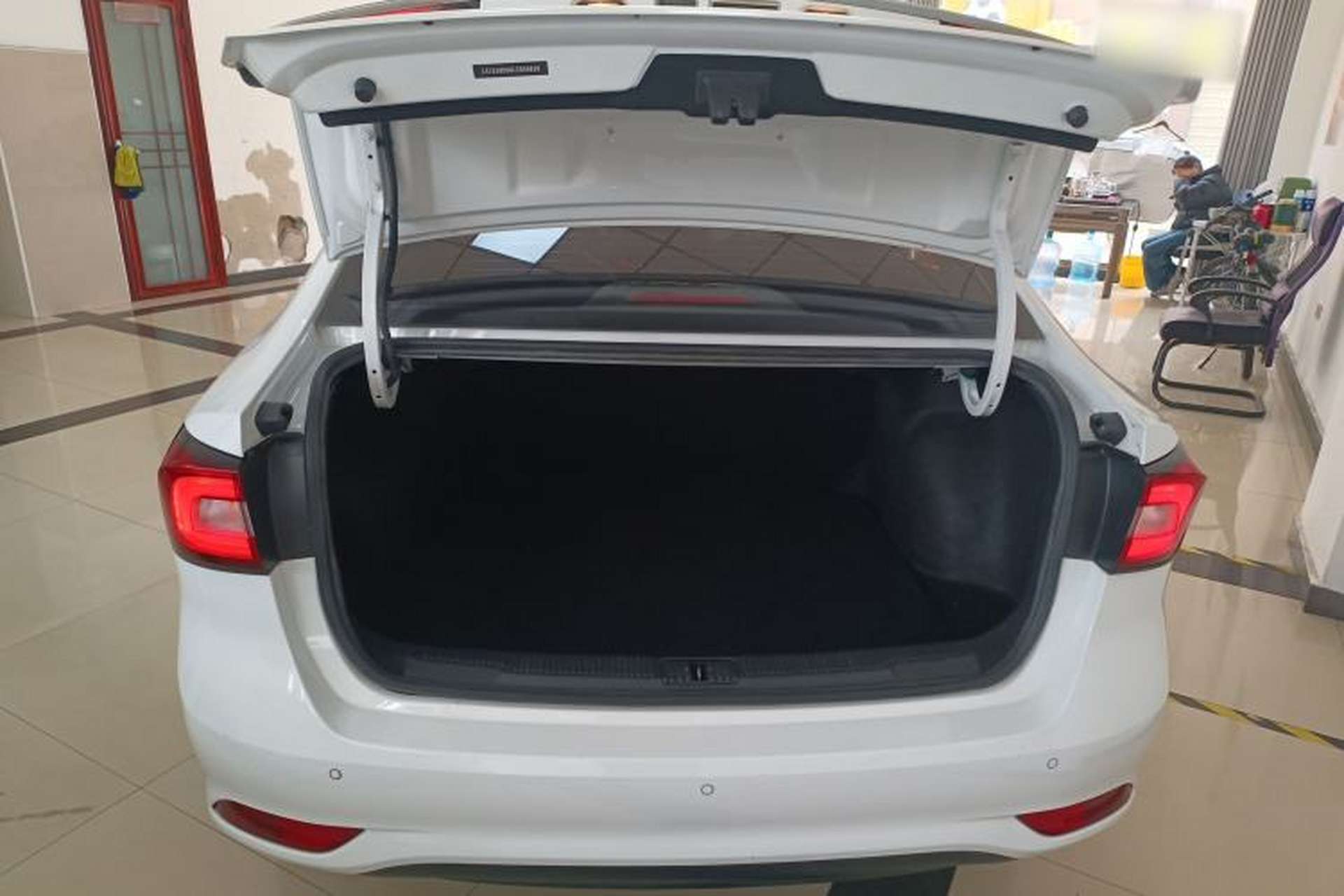 Used Roewe i5 2020 1.5L Automatic 4G Connect Luxury Flagship Edition Trunk