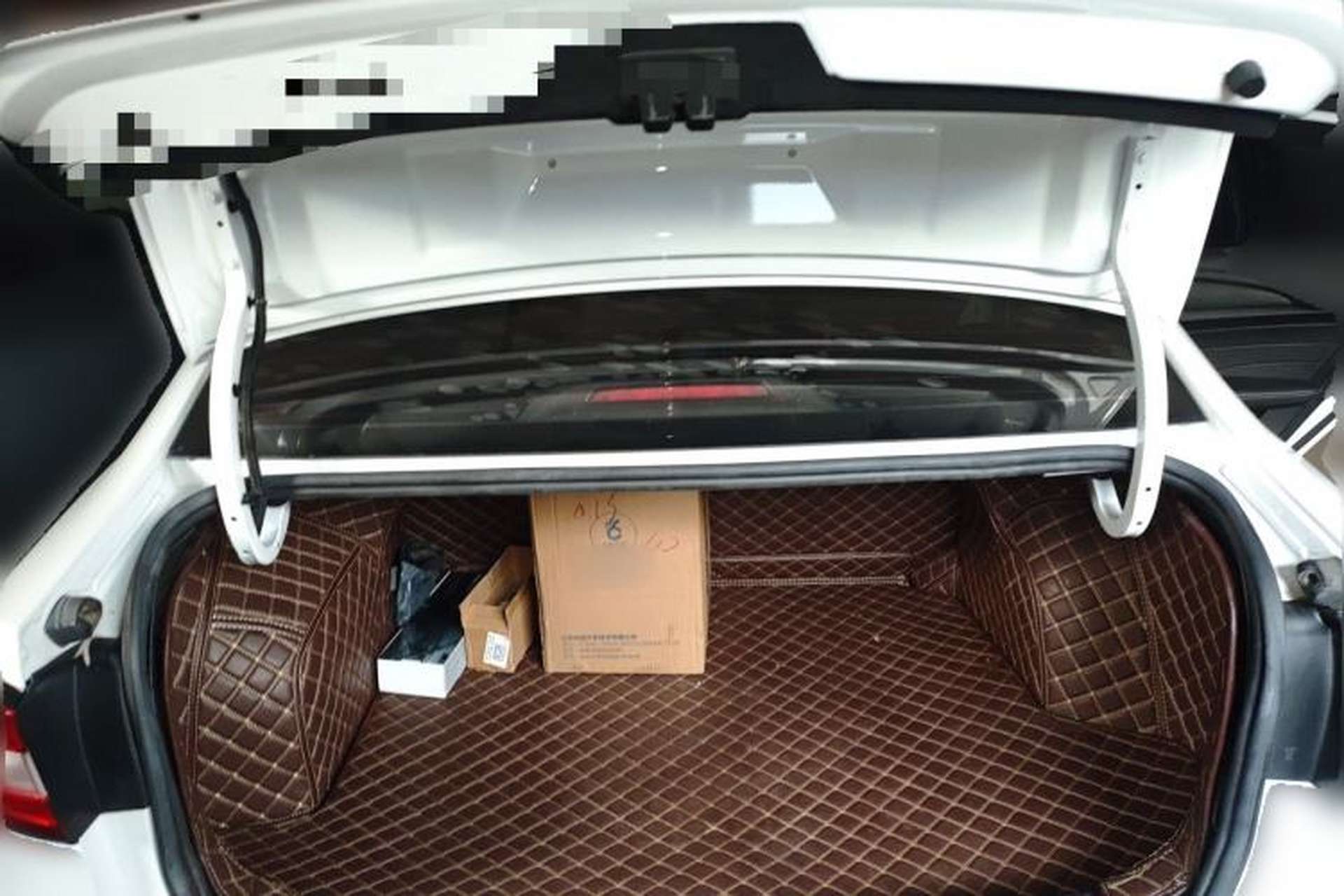 Used Roewe i5 2020 1.5L Automatic 4G Connect Luxury Flagship Edition Trunk