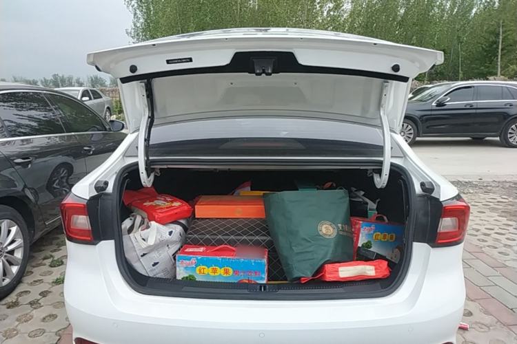 Used Roewe i5 2020 1.5L Automatic 4G Connected Linghao Edition Trunk