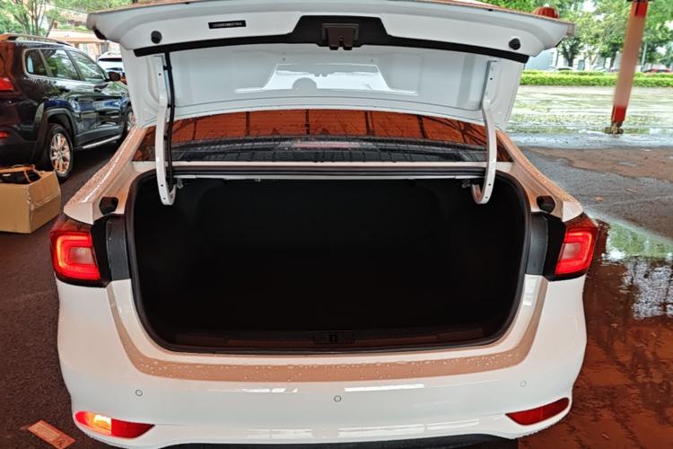 Used Roewe i5 2020 1.5L Automatic 4G Connected Linghao Edition Trunk