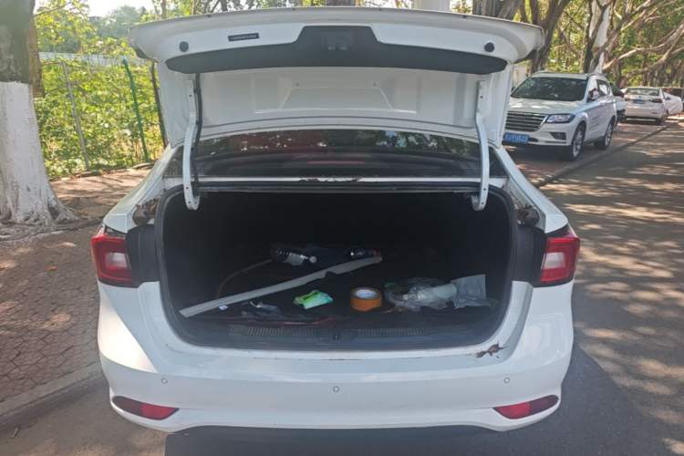 Used Roewe i5 2020 1.5L Automatic 4G Connected Linghao Edition Trunk