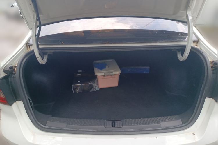 Used Roewe i5 2020 1.5L Automatic 4G Connect Luxury Flagship Edition Trunk