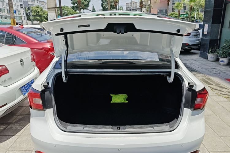 Used Roewe i5 2020 1.5L Automatic 4G Connect Luxury Flagship Edition Trunk
