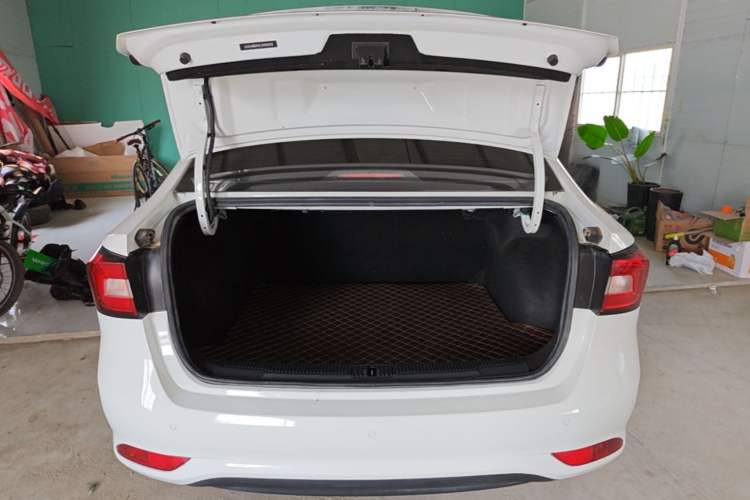 Used Roewe i5 2020 1.5L Automatic 4G Connect Luxury Flagship Edition Trunk