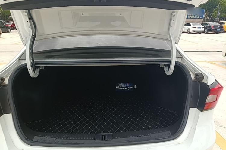 Used Roewe i5 2020 1.5L Automatic 4G Connected Linghao Edition Trunk