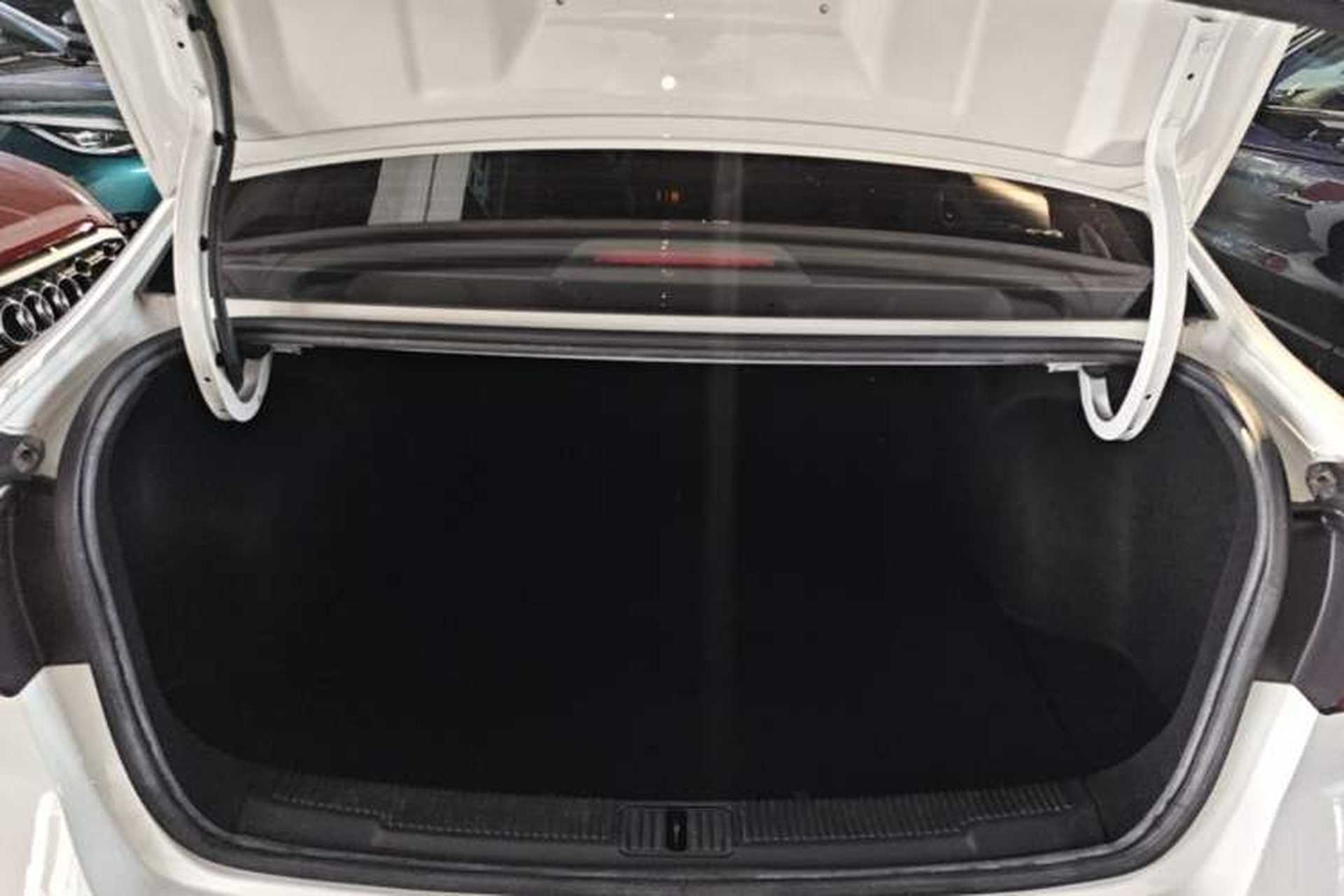 Used Roewe i5 2020 1.5L Automatic 4G Connect Luxury Flagship Edition Trunk