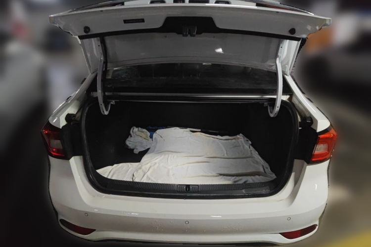 Used Roewe i5 2020 1.5L Automatic 4G Connect Luxury Flagship Edition Trunk