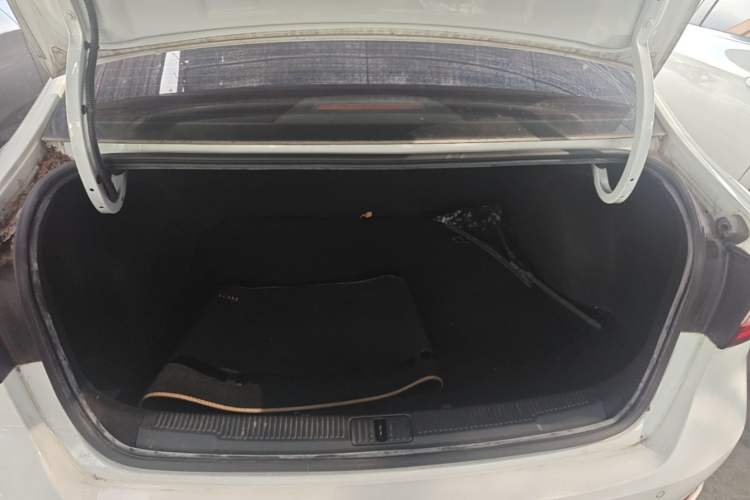 Used Roewe i5 2020 1.5L Automatic 4G Connected Linghao Edition Trunk