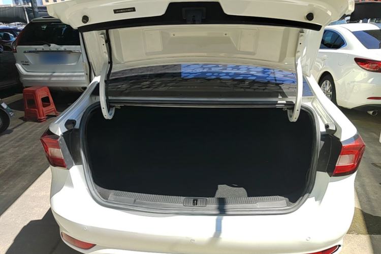 Used Roewe i5 2020 1.5L Automatic 4G Connected Linghao Edition Trunk