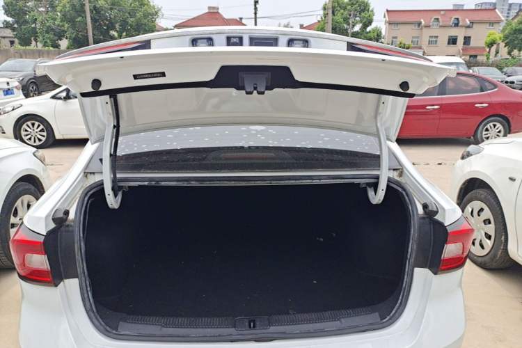 Used Roewe i5 2020 1.5L Automatic 4G Connect Luxury Flagship Edition Trunk
