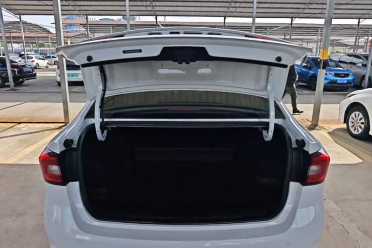Used Roewe i5 2020 1.5L Automatic 4G Connect Luxury Flagship Edition Trunk