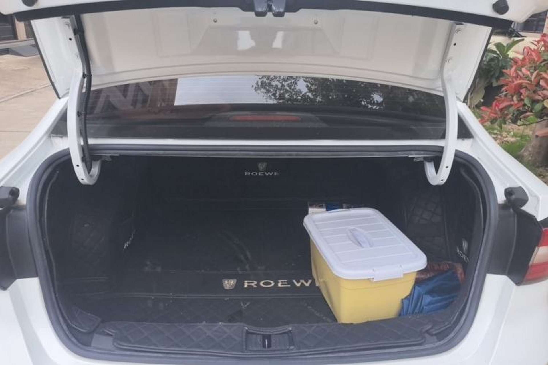 Used Roewe i5 2020 1.5L Automatic 4G Connect Luxury Flagship Edition Trunk