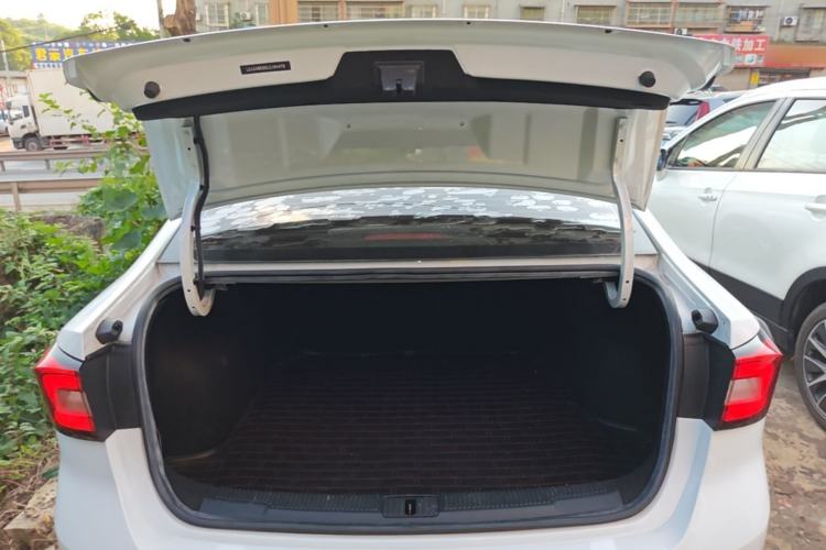 Used Roewe i5 2020 1.5L Manual 4G Connect Luxury Edition Trunk
