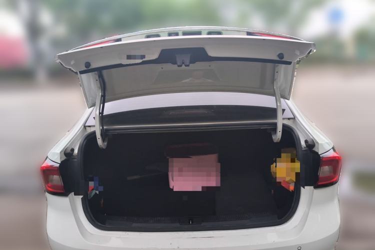 Used Roewe i5 2020 1.5L Automatic 4G Connect Luxury Flagship Edition Trunk
