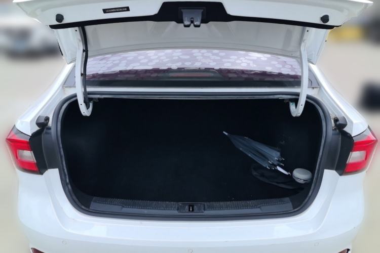 Used Roewe i5 2020 1.5L Automatic 4G Connect Luxury Flagship Edition Trunk