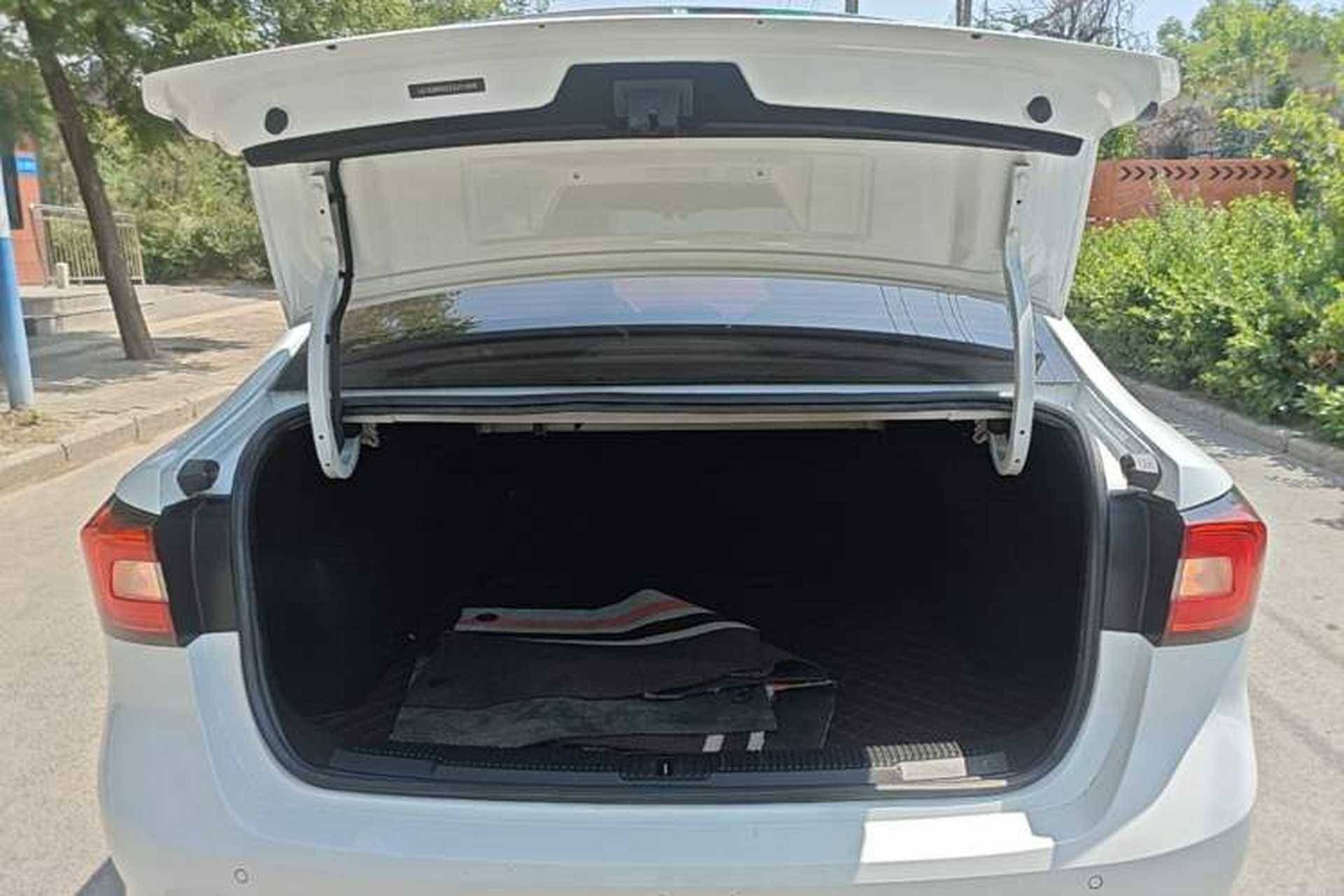 Used Roewe i5 2020 1.5L Manual 4G Connect Leehao Flagship Edition Trunk