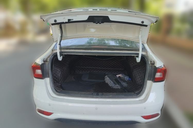 Used Roewe i5 2020 1.5L Automatic 4G Connect Luxury Flagship Edition Trunk