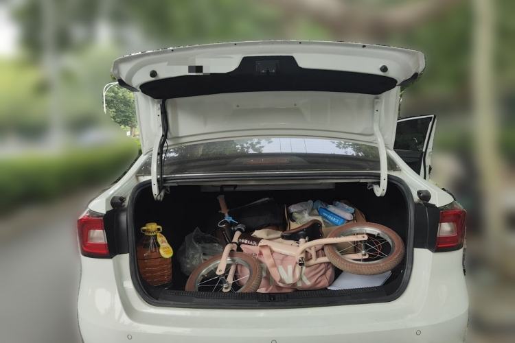 Used Roewe i5 2020 1.5L Automatic 4G Connected Linghao Edition Trunk