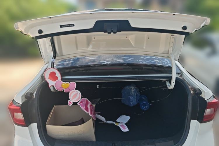 Used Roewe i5 2020 1.5L Automatic 4G Connect Luxury Flagship Edition Trunk
