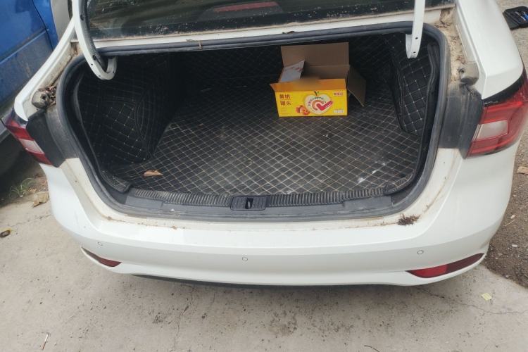 Used Roewe i5 2020 1.5L Manual 4G Connect Leehao Flagship Edition Trunk