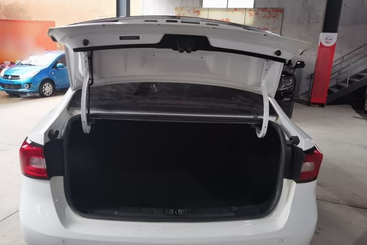 Used Roewe i5 2020 1.5L Manual 4G Connect Luxury Edition Trunk