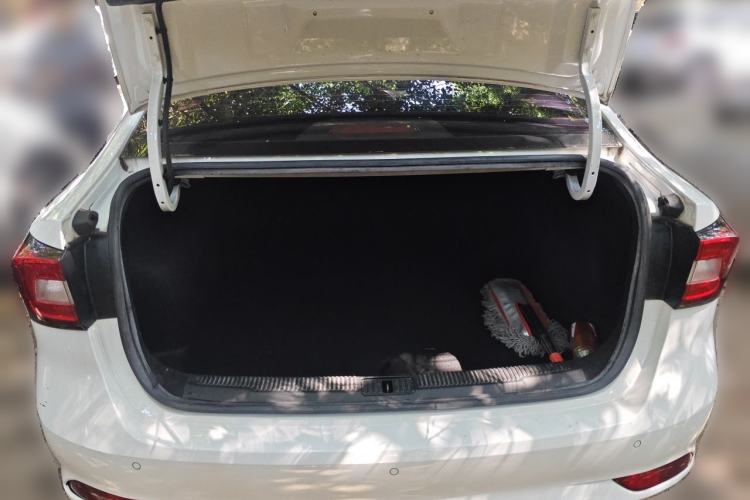 Used Roewe i5 2020 1.5L Automatic 4G Connect Luxury Flagship Edition Trunk