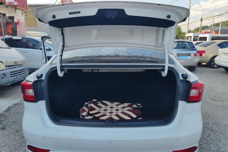 Used Roewe i5 2020 1.5L Automatic 4G Connect Luxury Flagship Edition Trunk