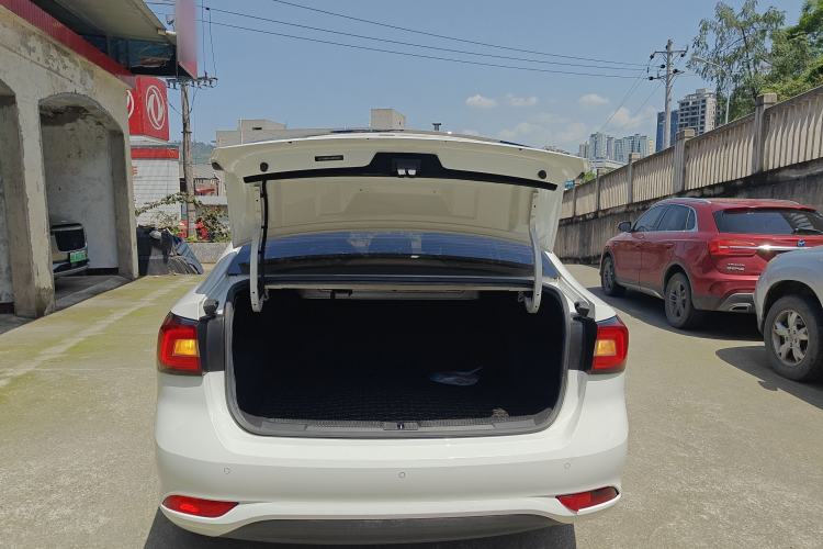 Used Roewe i5 2020 1.5L Manual 4G Connect Luxury Edition Trunk