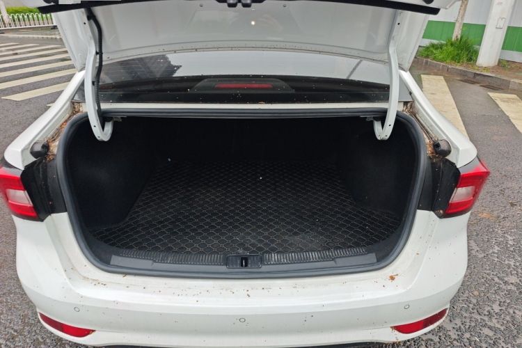 Used Roewe i5 2020 1.5L Automatic 4G Connect Luxury Flagship Edition Trunk